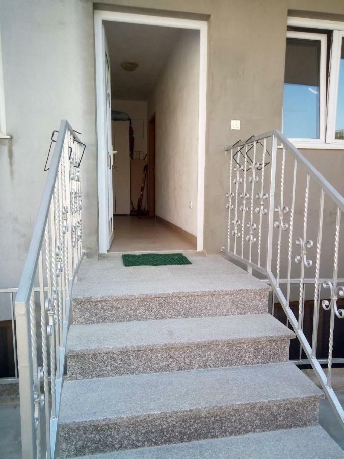 טרוגיר Apartmani Maris מראה חיצוני תמונה