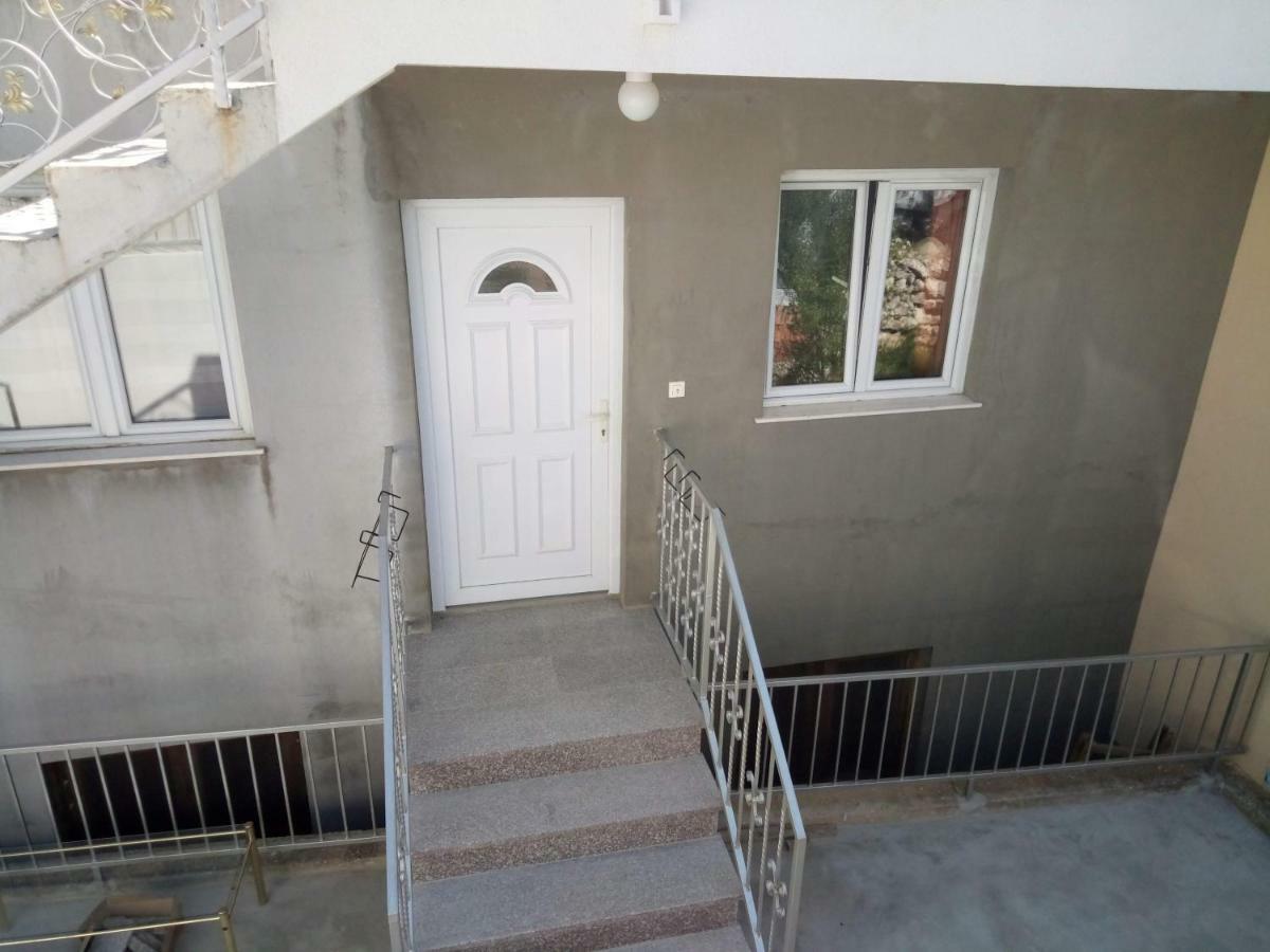 טרוגיר Apartmani Maris מראה חיצוני תמונה